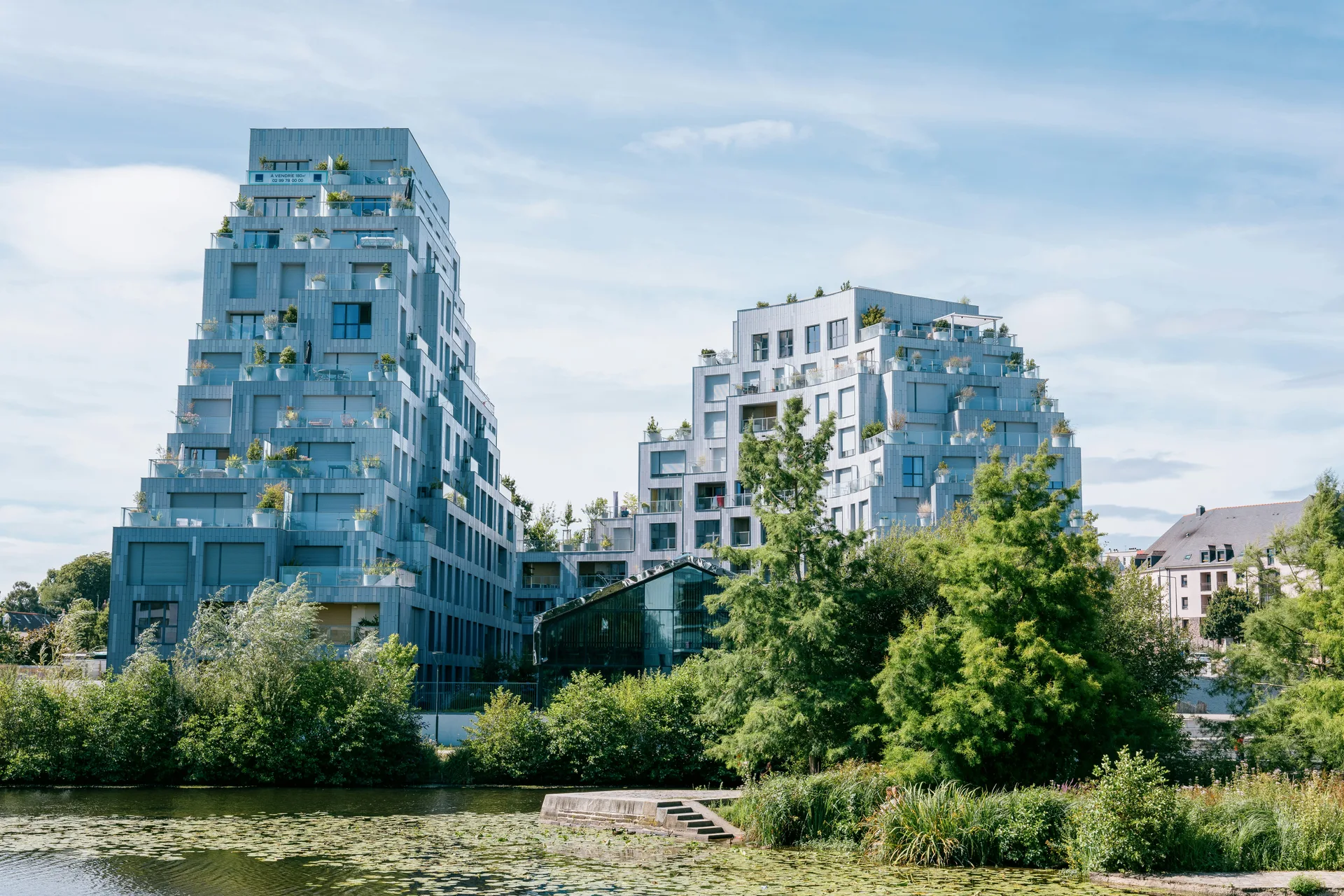 LE TRIBUNAL ET LES REQUERANTS S’ENGOUFFRENT DANS LA FAILLE : LE PROJET D’IMMEUBLE ILLEGAL.
