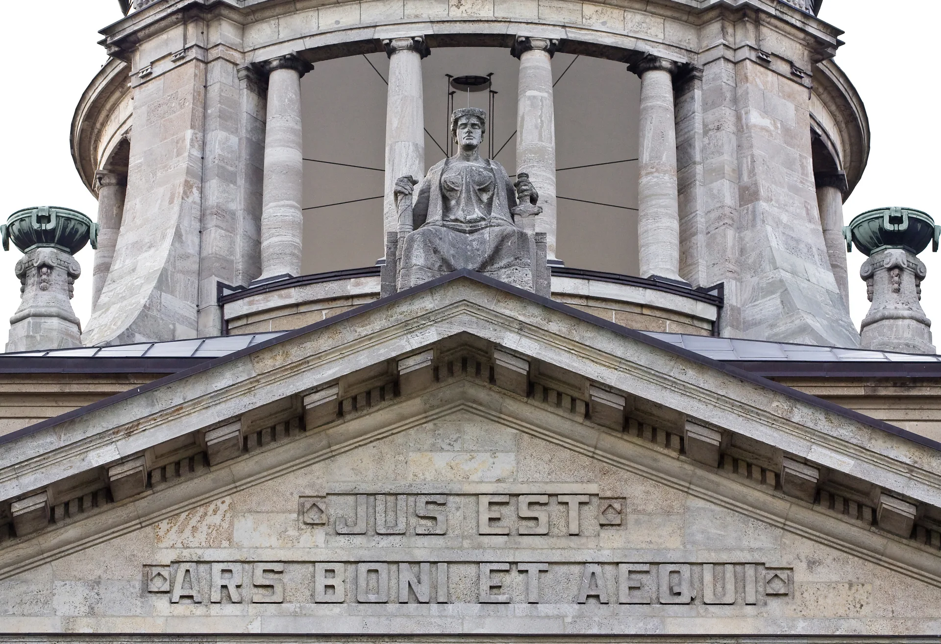SAISINE À TORT DE LA JURIDICTION JUDICIAIRE ET CONSERVATION DU "DÉLAI RAISONNABLE CZABAJ"